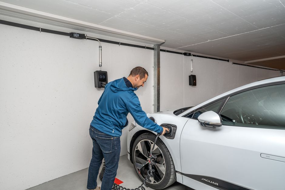 Een overzicht van de onderdelen en werking van een thuisbatterij voor duurzame energieoplossingen.